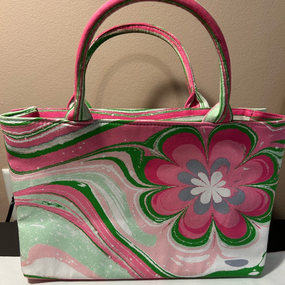 Estée Lauder Groovy Pink Tote with shoulder strap
